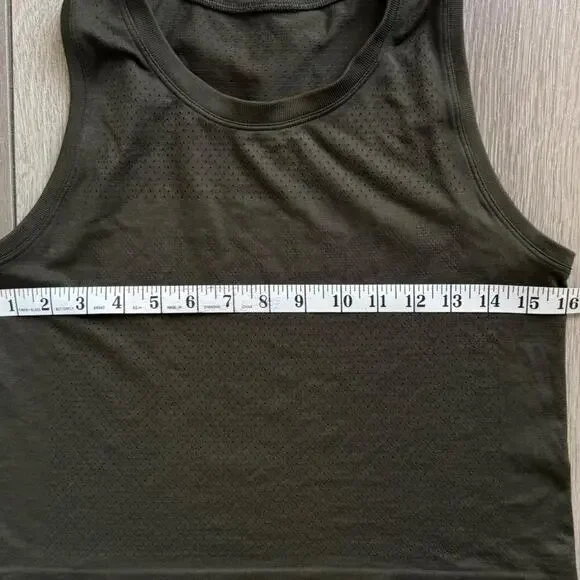 Lululemon green muscle crop - Picture 5 of 6